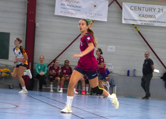 Reportage - U17 France - J4 - Léonor Fernandez (Mérignac HB) a survolé le match