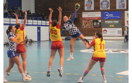 U17 France, niveau haut - J2 / Clémence Castets : &quot;on joue ensemble depuis qu'on est toutes petites&quot;