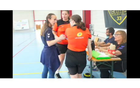 Reportage - Tournoi U15 - Saint Médard HB - Karine Plouhinec : &quot;Les 9 arbitres binômes du tournoi ont vraiment progressé&quot;