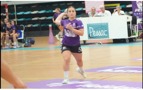Reportage - Stade Pessacais UC HB - D2- J1 - Tania Riffaud pied au plancher ; Luna Marin impeccable aux 7 m